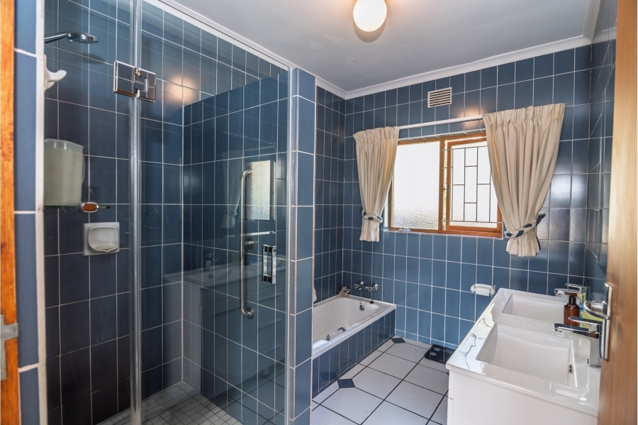 4 Bedroom Property for Sale in Fish Hoek Western Cape